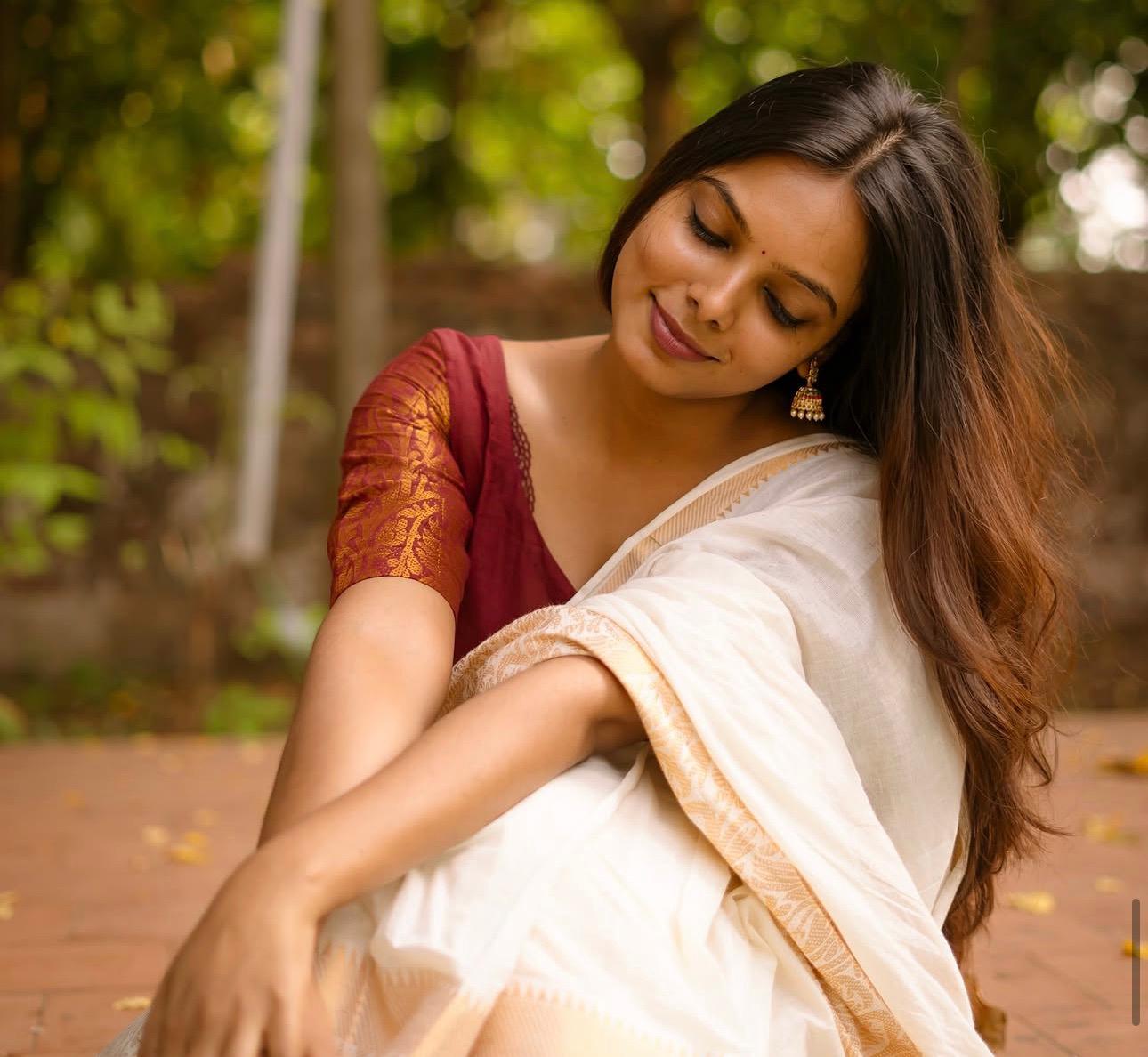 Premium Vaseegara Velthari Sungudi Saree